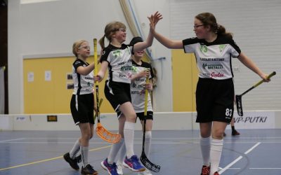 T12 tytöt iloisin ilmein joulutauolle