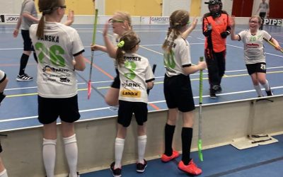 T12 tyttöjen alkusarjan viimeinen turnaus pelattiin kotihallissa Kylmäojalla