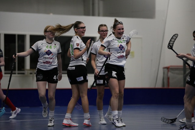 T18 tyttöjen kausi päättyi playoff-karsinta peliin